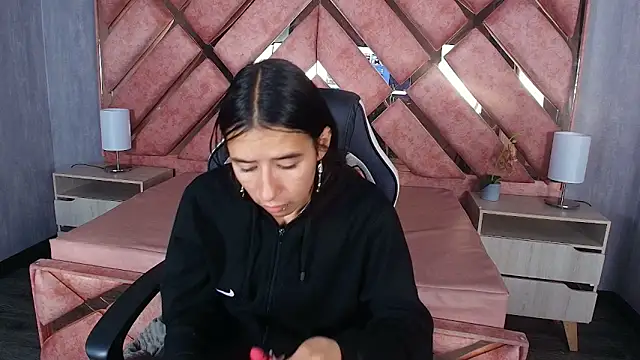 LilyRossi  online show from May 8, 2026, 1:26 pm