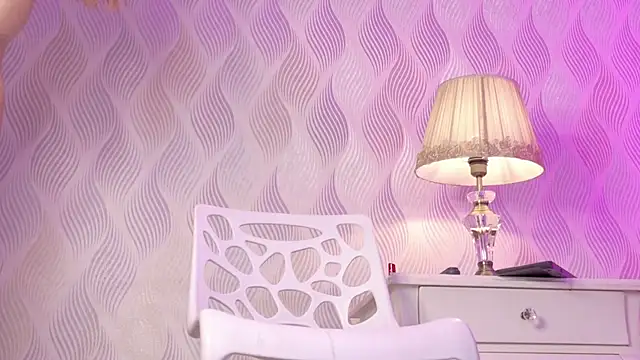 mia venon online show from April 19, 2026, 6:10 pm