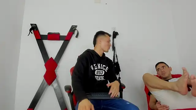 Snapshot of BDSMRoom chatting on March 4, 2026, 7:21 pm BDSMRoom online show from March 4, 2026, 7:21 pm