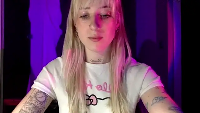 Snapshot of EmmyWet chatting on May 22, 2026, 5:33 pm EmmyWet online show from May 22, 2026, 5:33 pm