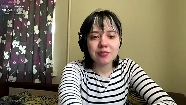 Snapshot of AueshaSimon chatting on June 4, 2026, 7:46 am AueshaSimon online show from June 4, 2026, 7:46 am
