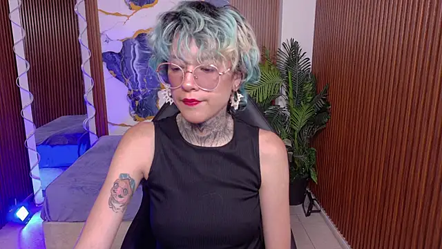Snapshot of Lyra_tay chatting on June 1, 2026, 7:02 pm Lyra tay online show from June 1, 2026, 7:02 pm