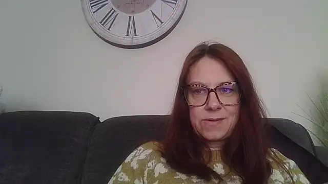 Cara-CurvyUK online show from March 4, 2026, 2:58 pm