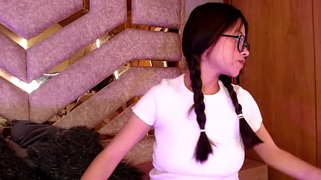 Anittarouse online show from March 6, 2026, 4:24 pm