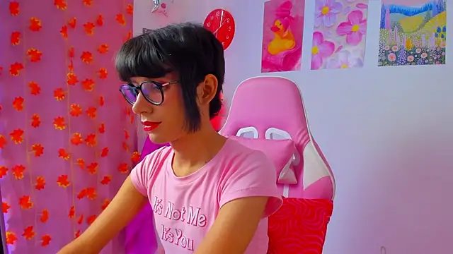 Madeline 21 online show from April 12, 2026, 12:08 pm