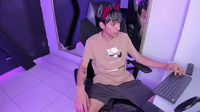 DeilanWolf online show from March 3, 2026, 4:19 am