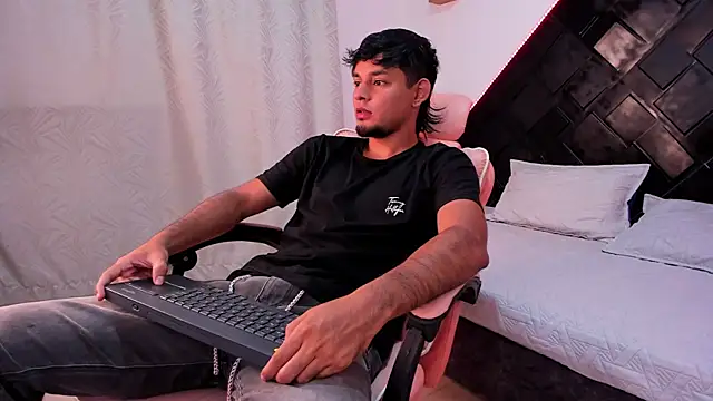 Dereck G online show from May 13, 2026, 4:52 am
