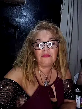 Snapshot of momismilf544 chatting on May 8, 2026, 2:26 am momismilf544 online show from May 8, 2026, 2:26 am