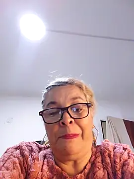 Snapshot of momismilf544 chatting on April 30, 2026, 5:36 am momismilf544 online show from April 30, 2026, 5:36 am