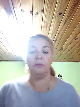 Snapshot of momismilf544 chatting on April 29, 2026, 5:30 pm momismilf544 online show from April 29, 2026, 5:30 pm