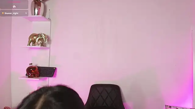 ema parkerr online show from March 29, 2026, 10:22 pm