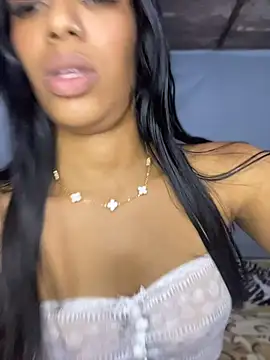 FlorSalvaje  online show from May 10, 2026, 1:42 am