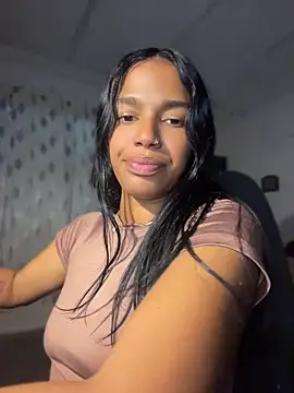 FlorSalvaje  online show from May 14, 2026, 12:51 am