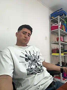 Snapshot of David-latinlover chatting on May 12, 2026, 5:41 pm David-latinlover online show from May 12, 2026, 5:41 pm