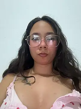 Snapshot of Aliciaa-petite chatting on July 21, 2026, 3:20 am Aliciaa-petite online show from July 21, 2026, 3:20 am