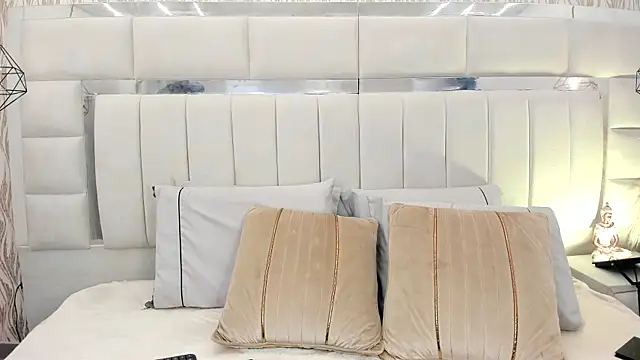 angueljonnes online show from April 19, 2026, 5:19 am