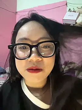 Snapshot of Leeeeiu chatting on May 3, 2026, 3:15 pm Leeeeiu online show from May 3, 2026, 3:15 pm