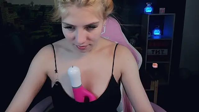 RosaFowler online show from March 29, 2026, 9:22 am