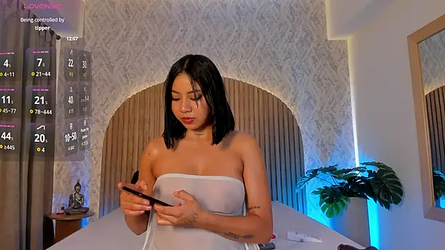 Mia-floress online show from March 10, 2026, 3:54 am