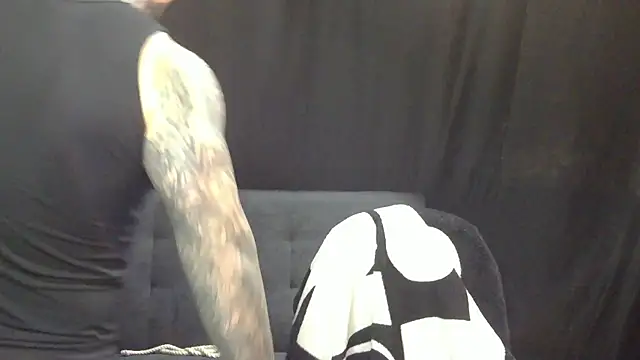 Snapshot of devilWithTats chatting on April 24, 2026, 11:01 am devilWithTats online show from April 24, 2026, 11:01 am