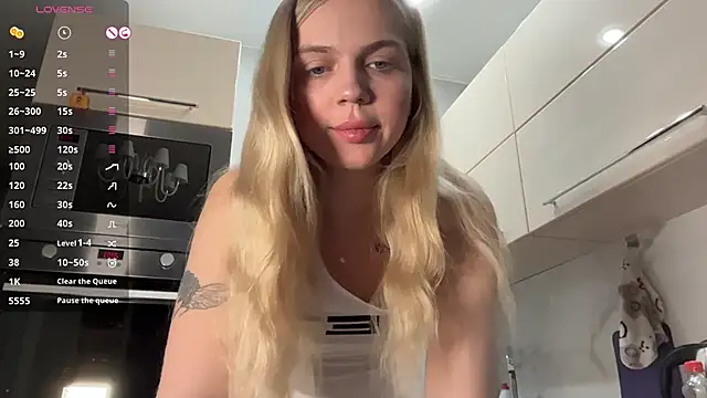 AlexaDeviliciouss online show from April 13, 2026, 3:05 pm