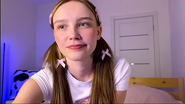 Snapshot of Lolatatee chatting on March 4, 2026, 6:26 pm Lolatatee online show from March 4, 2026, 6:26 pm