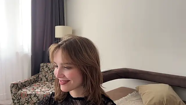 Lolatatee online show from April 18, 2026, 7:11 am