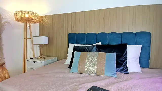 missprada  online show from April 1, 2026, 11:55 am