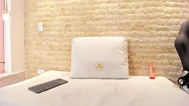 Snapshot of anny_scotte chatting on March 4, 2026, 7:21 pm anny scotte online show from March 4, 2026, 7:21 pm