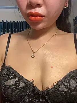 Snapshot of Liisa_loveU chatting on June 19, 2026, 11:27 am Liisa loveU online show from June 19, 2026, 11:27 am