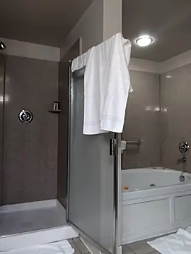 VelvetRae online show from March 3, 2026, 7:37 am