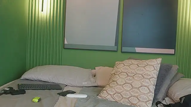 Mia and Belmonth online show from April 20, 2026, 7:04 pm