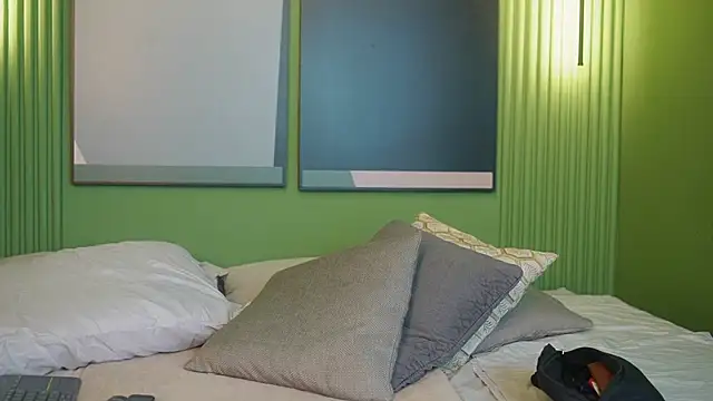 Mia and Belmonth online show from April 22, 2026, 7:09 pm