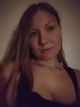 Snapshot of August_Shine chatting on June 2, 2026, 6:30 pm August Shine online show from June 2, 2026, 6:30 pm