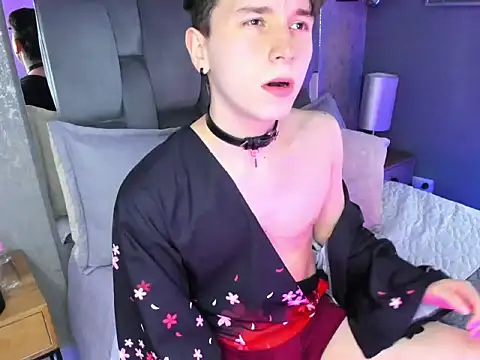 hollannd  online show from April 21, 2026, 9:21 pm