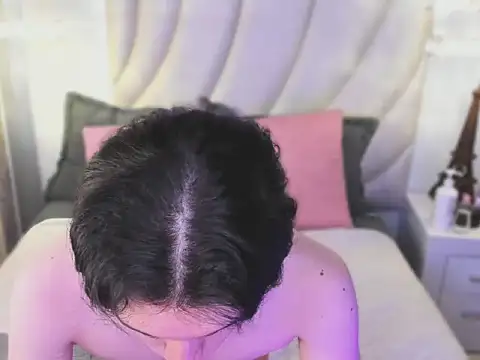 hollannd  online show from April 18, 2026, 3:58 pm