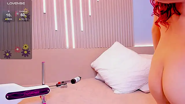 Zoee cute  online show from April 18, 2026, 7:07 pm