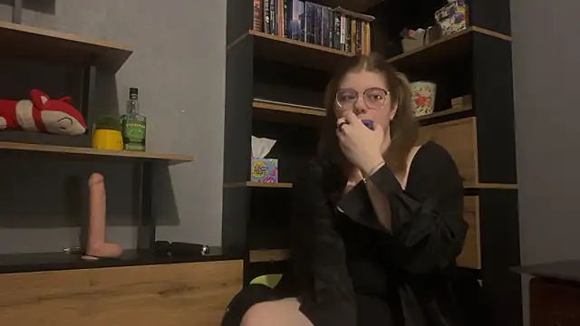 Amina Bloom online show from March 5, 2026, 7:43 pm