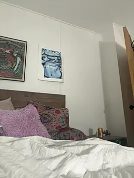 hollyharmd online show from March 11, 2026, 4:39 am