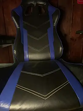 hoang15075 online show from March 18, 2026, 3:46 pm