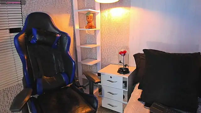 Snapshot of mxli_divine_ chatting on June 1, 2026, 3:00 pm mxli divine online show from June 1, 2026, 3:00 pm