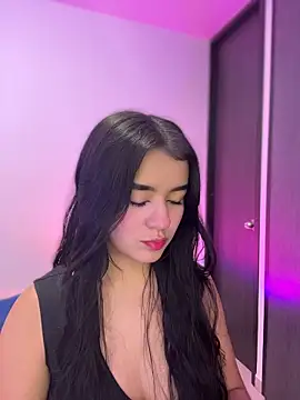 Sophia Wy online show from April 2, 2026, 7:37 am