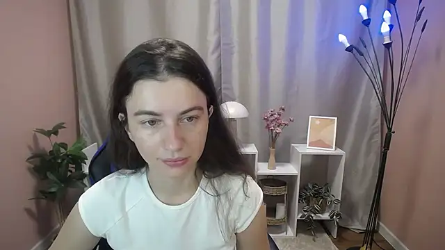 Snapshot of MistyBree chatting on July 13, 2026, 8:02 am MistyBree online show from July 13, 2026, 8:02 am