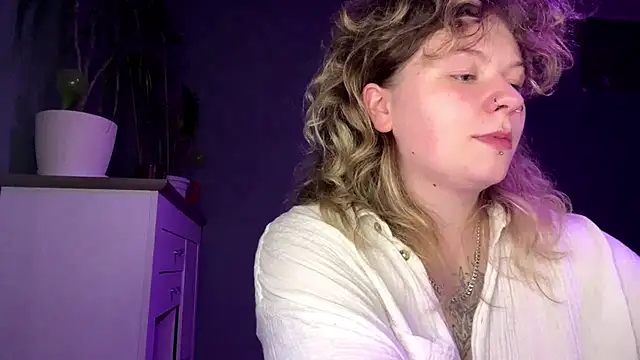 YoungAlina online show from July 27, 2026, 11:23 pm