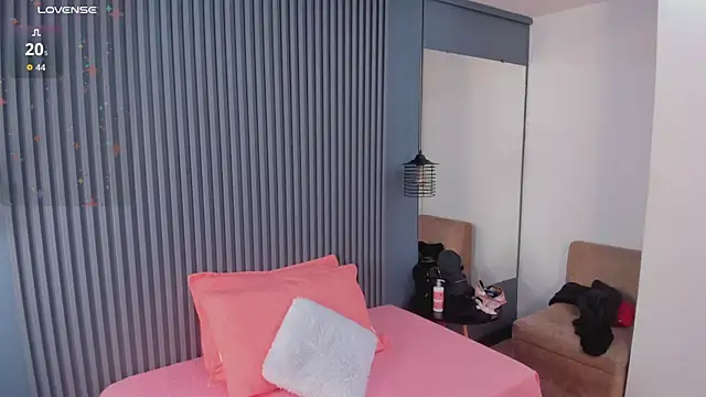 SusanaBell  online show from April 6, 2026, 8:32 pm