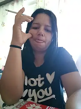Snapshot of roxana_e43 chatting on July 5, 2026, 6:20 am roxana e43 online show from July 5, 2026, 6:20 am