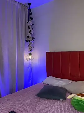 Caandace online show from April 1, 2026, 7:33 pm