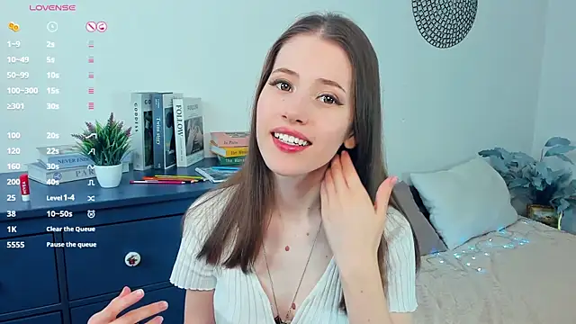 OdiIiaChavarria online show from April 20, 2026, 1:13 pm