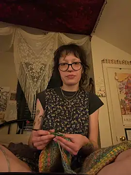 Snapshot of Anniething chatting on March 3, 2026, 3:57 am Anniething online show from March 3, 2026, 3:57 am