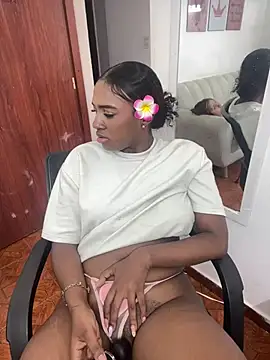 Emi rousse online show from April 14, 2026, 4:01 pm